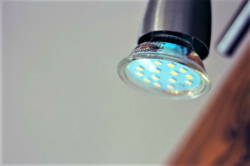 Quels sont les avantages des projecteurs LED par rapport à un éclairage classique ?