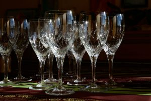 Plusieurs verres en cristal