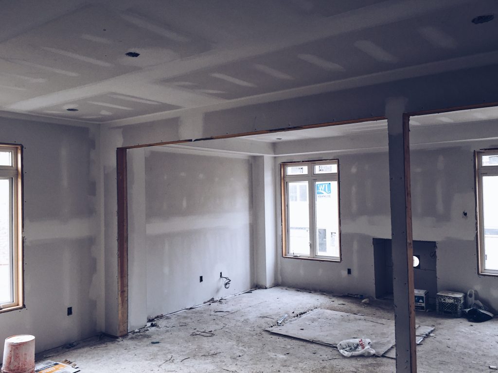 Intérieur d'une maison en construction