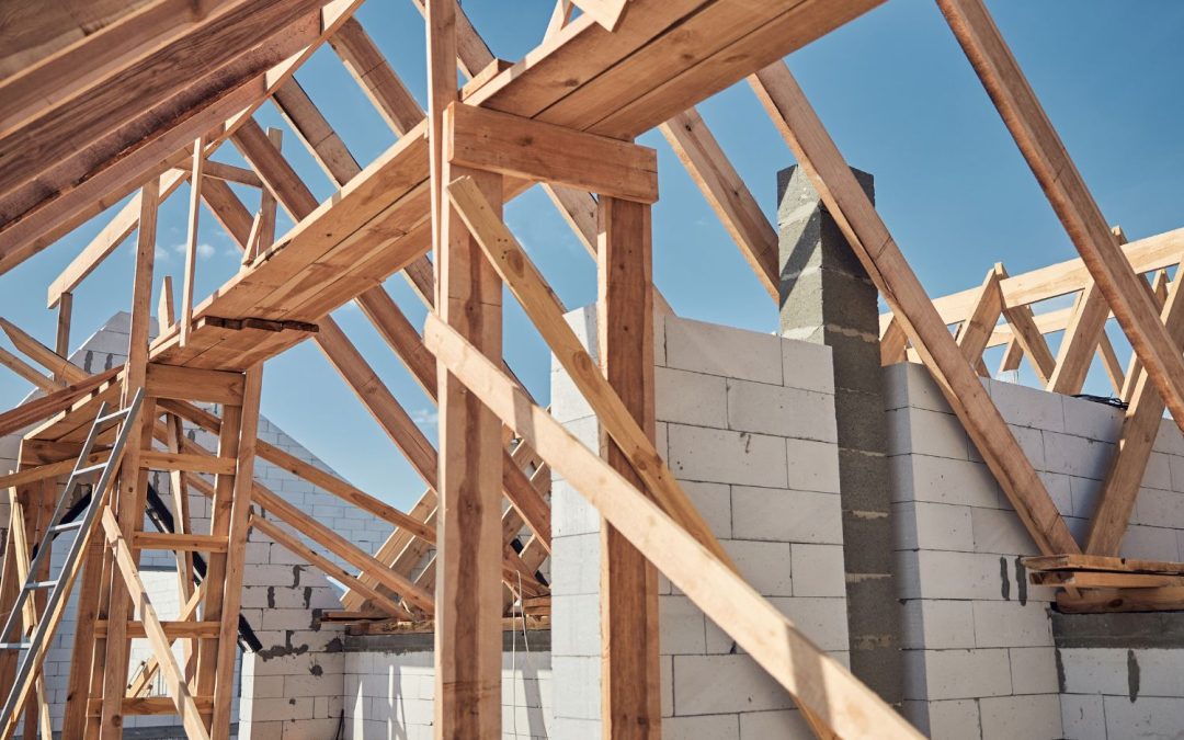 Cloisons en bois de maison en construction