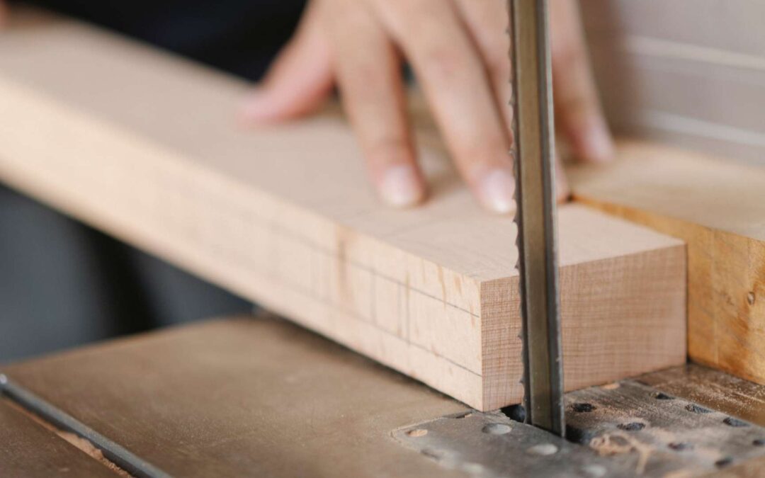 Guide d&rsquo;utilisation : La scie sauteuse Makita JV0600K pour des coupes précises